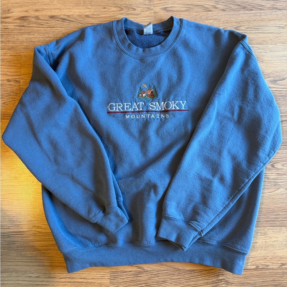 Embroidered Great Smokey Mountain size large crewneck sweatshirt